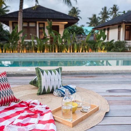 Alon Cloud9 Beach Front Catangnan Екстериор снимка